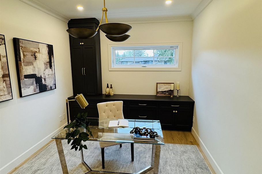 690 E Windsor Road North Vancouver, BC - 15