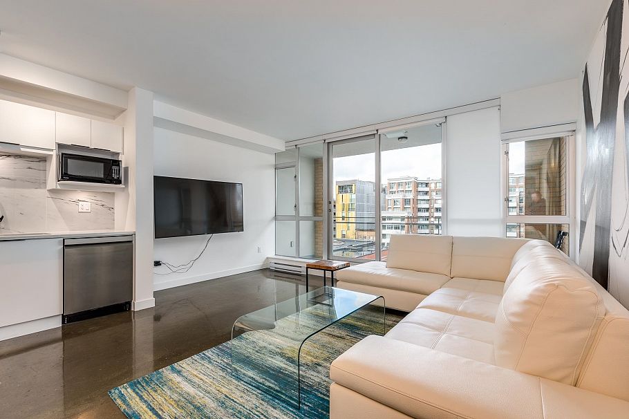 714 221 Union Street Vancouver, BC - 4