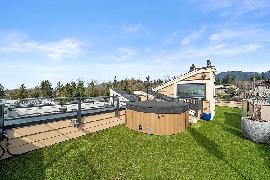 462 W 14th Street North Vancouver, BC - 23