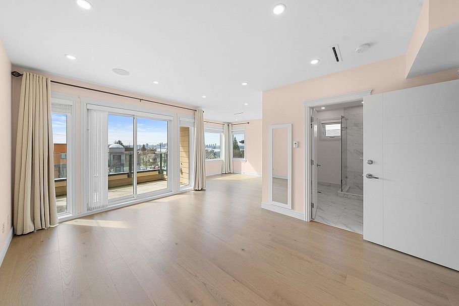 462 W 14th Street North Vancouver, BC - 27