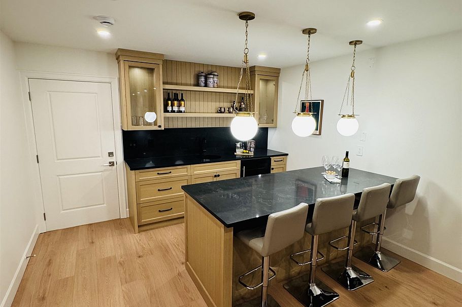 690 E Windsor Road North Vancouver, BC - 25