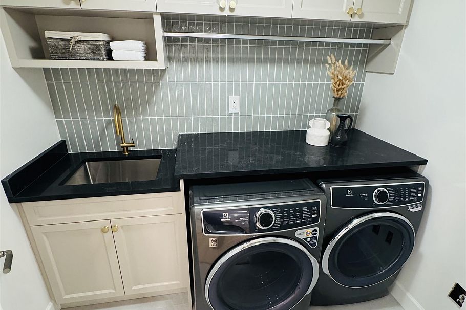 690 E Windsor Road North Vancouver, BC - 20