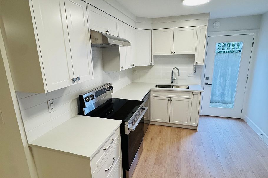 690 E Windsor Road North Vancouver, BC - 28