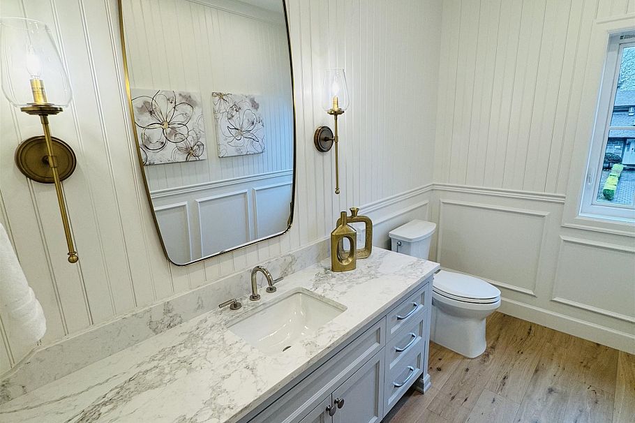 690 E Windsor Road North Vancouver, BC - 12