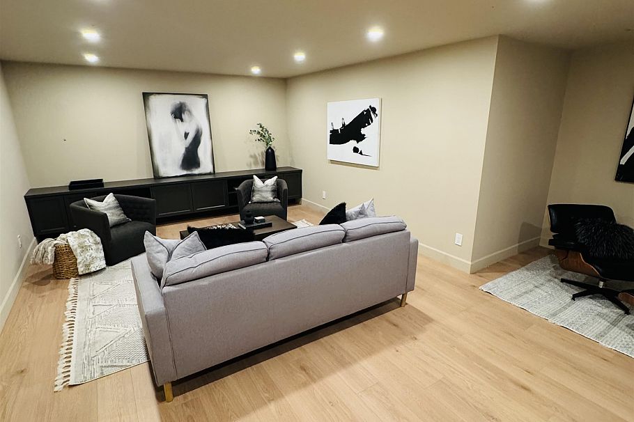 690 E Windsor Road North Vancouver, BC - 27