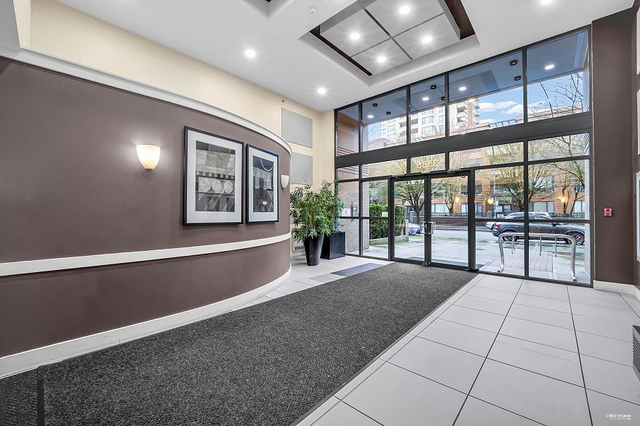 308 3588 Crowley Drive Vancouver, BC - 3