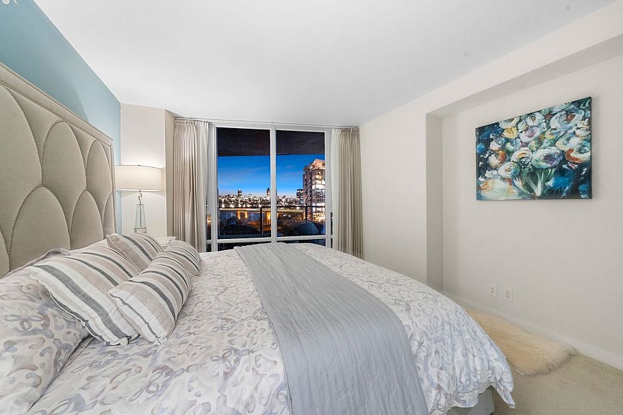 903 8 Smithe Mews Vancouver, BC - 24