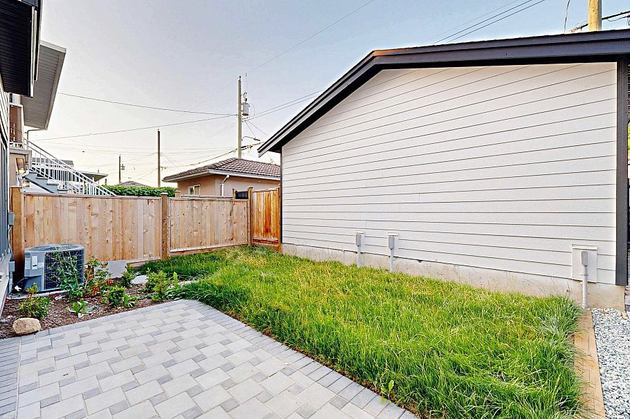 2 3425 Archimedes Street Vancouver, BC - 20