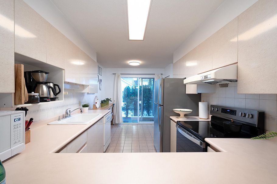 10 815 Tobruck Avenue North Vancouver, BC - 12