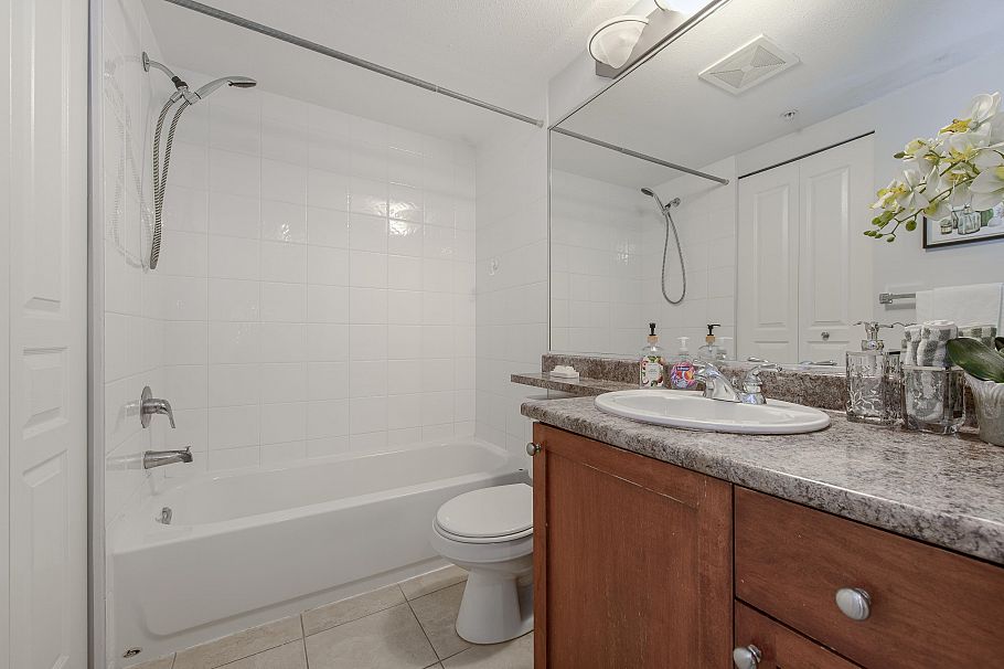 206 3089 Oak Street Vancouver, BC - 18