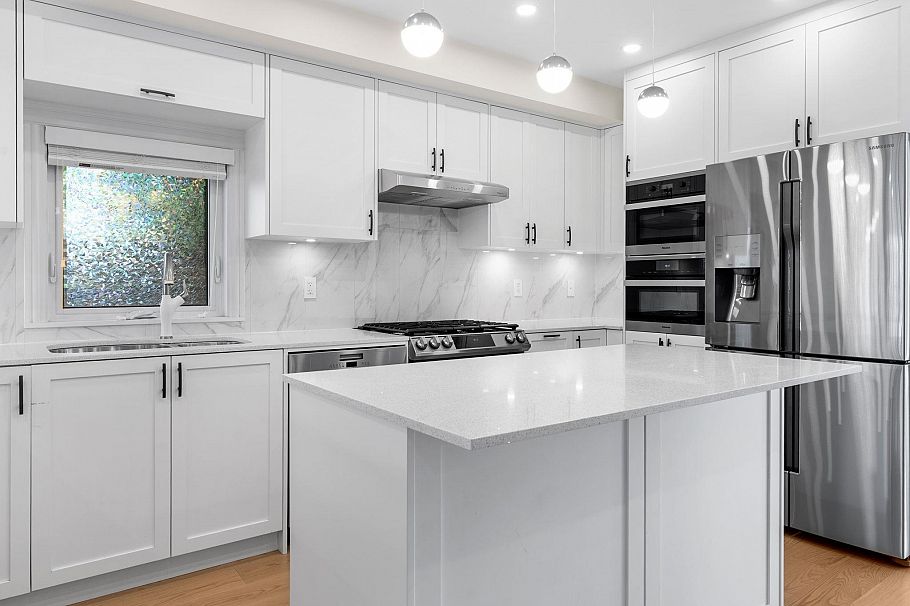 462 W 14th Street North Vancouver, BC - 11