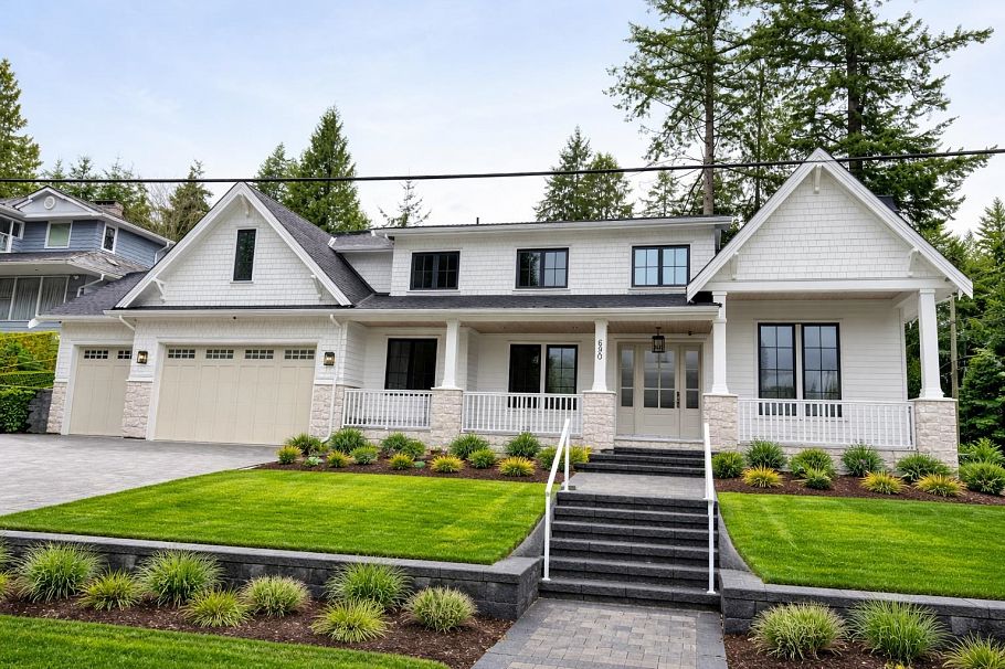 690 E Windsor Road North Vancouver, BC - 1