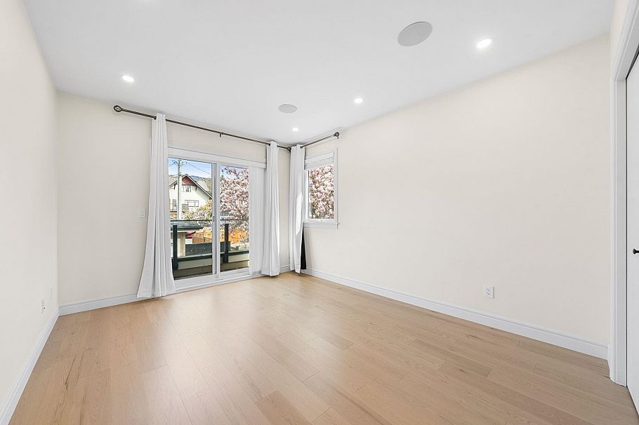 462 W 14th Street North Vancouver, BC - 32