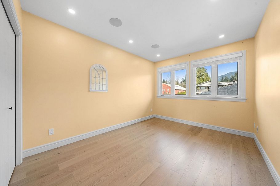 462 W 14th Street North Vancouver, BC - 31