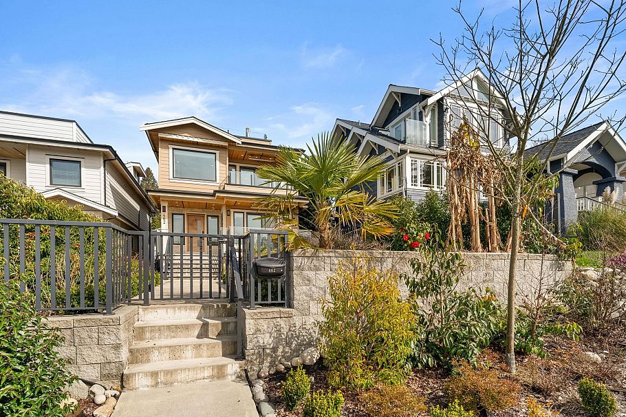 462 W 14th Street North Vancouver, BC - 2
