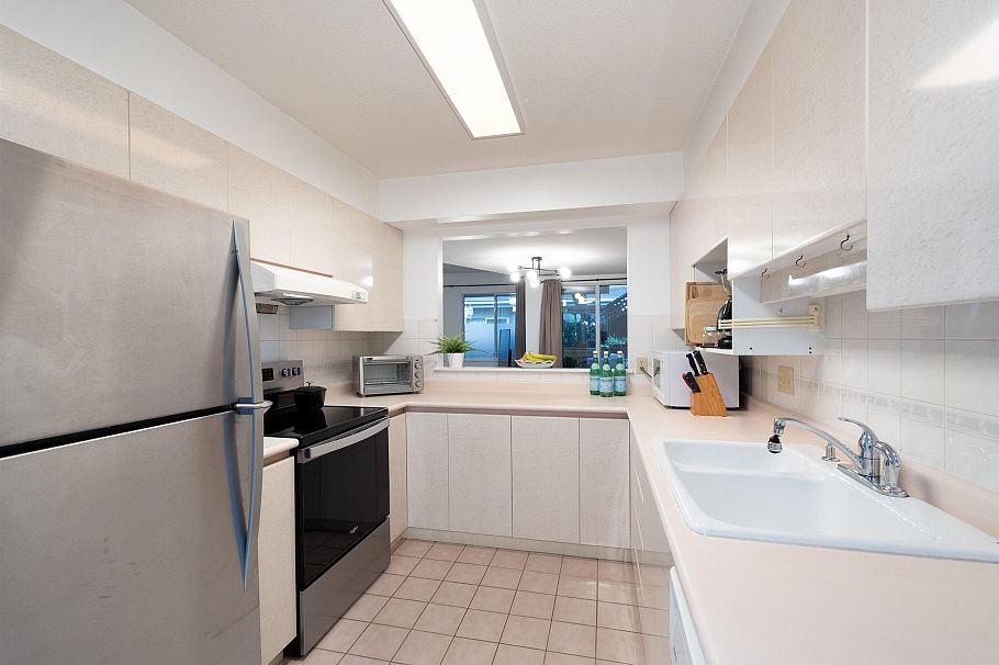 10 815 Tobruck Avenue North Vancouver, BC - 13