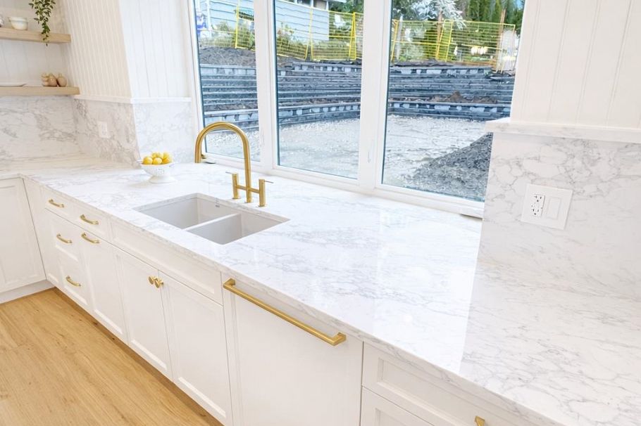 690 E Windsor Road North Vancouver, BC - 4