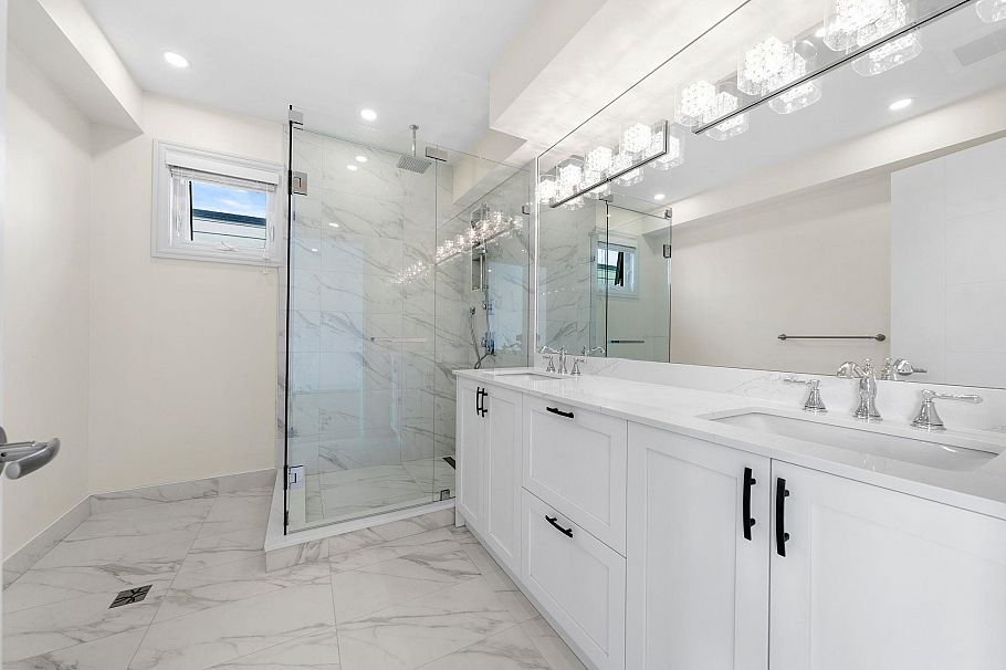 462 W 14th Street North Vancouver, BC - 30