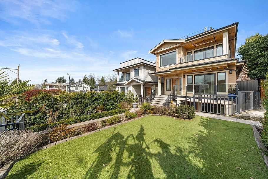 462 W 14th Street North Vancouver, BC - 3