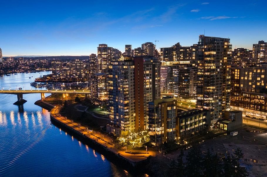 903 8 Smithe Mews Vancouver, BC - 1