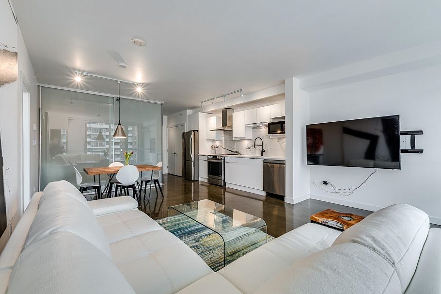 714 221 Union Street Vancouver, BC - 5