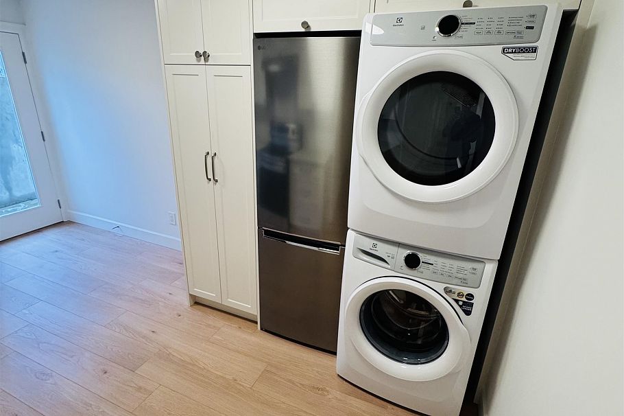 690 E Windsor Road North Vancouver, BC - 30