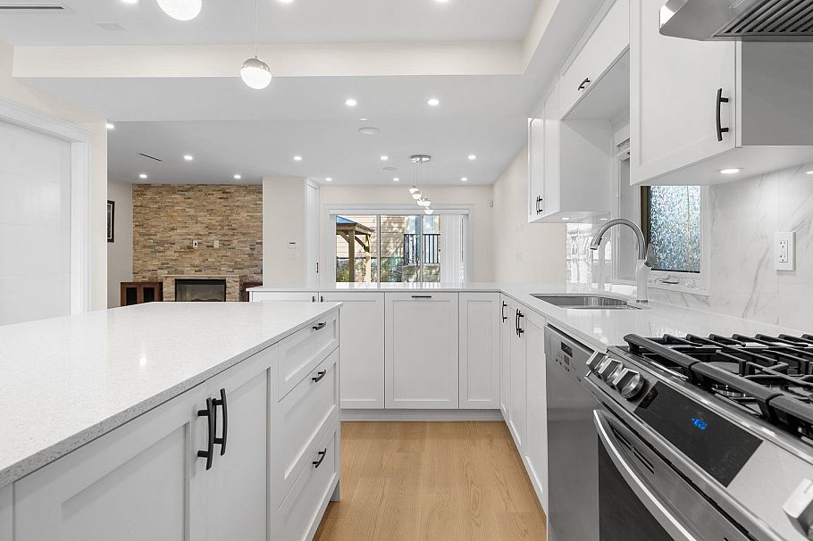 462 W 14th Street North Vancouver, BC - 12