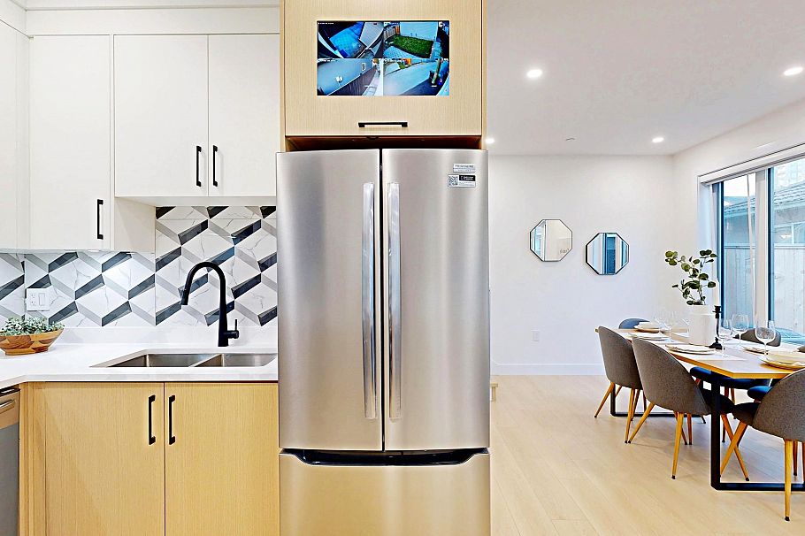 2 3425 Archimedes Street Vancouver, BC - 9