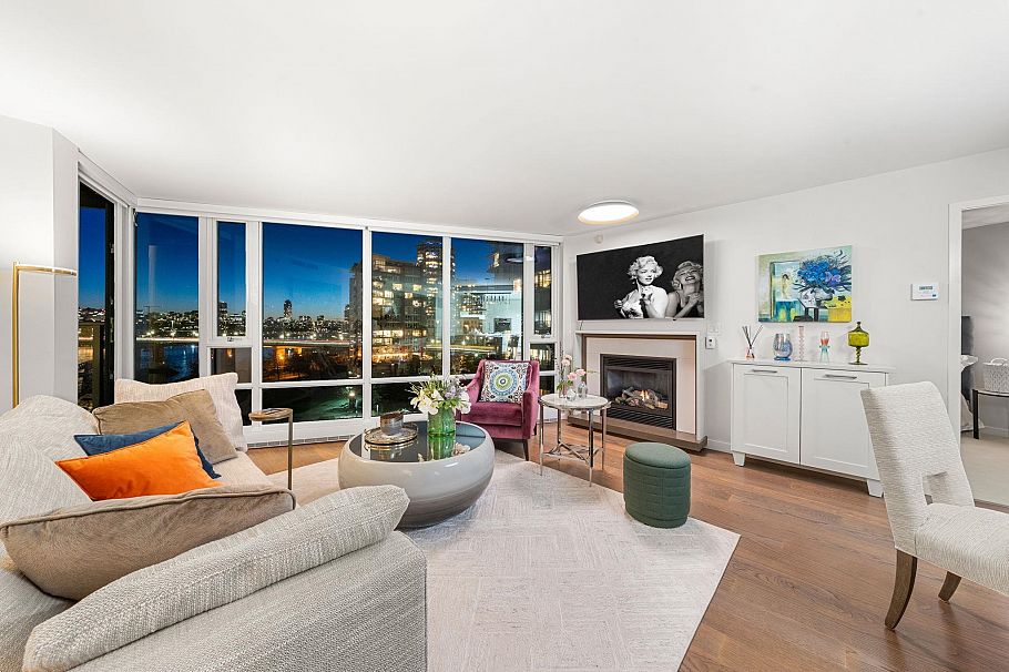 903 8 Smithe Mews Vancouver, BC - 3