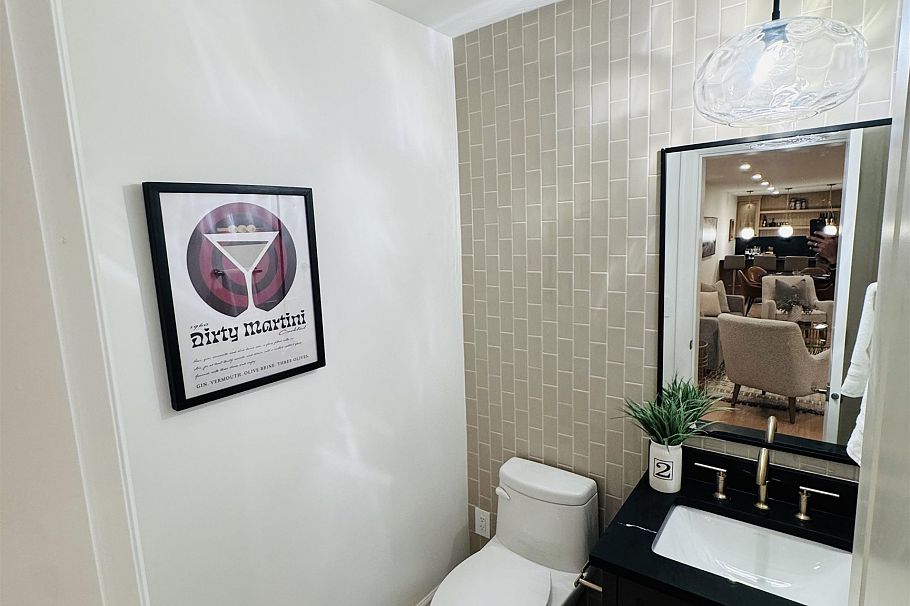 690 E Windsor Road North Vancouver, BC - 24