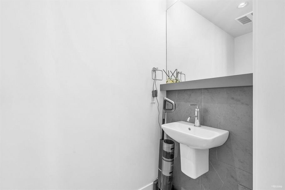 7623 Yukon Street Vancouver, BC - 24