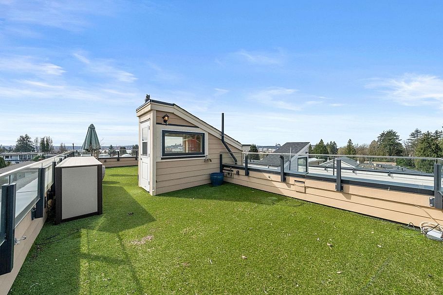 462 W 14th Street North Vancouver, BC - 20