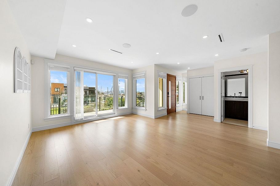 462 W 14th Street North Vancouver, BC - 6