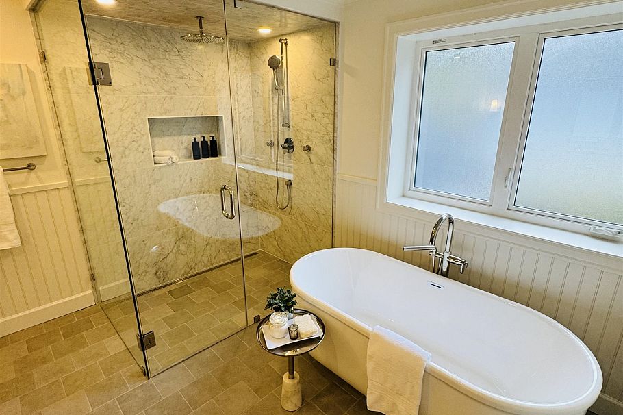 690 E Windsor Road North Vancouver, BC - 17