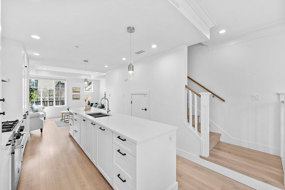 322 W 62nd Avenue Vancouver, BC - 9