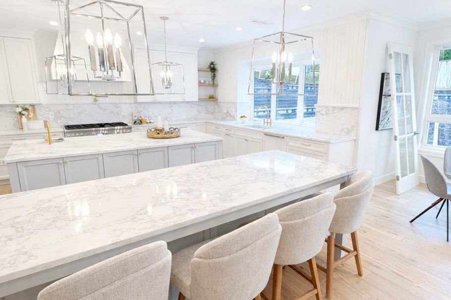 690 E Windsor Road North Vancouver, BC - 3