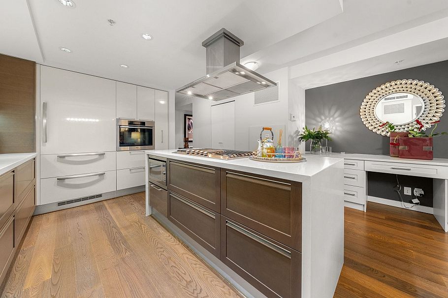 903 8 Smithe Mews Vancouver, BC - 16