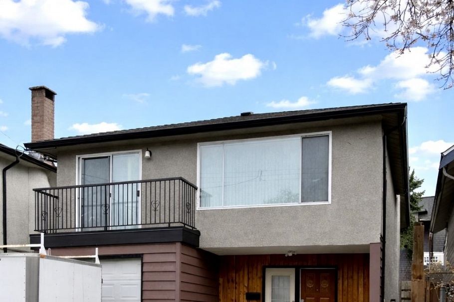 4882 Moss Street Vancouver, BC - 1