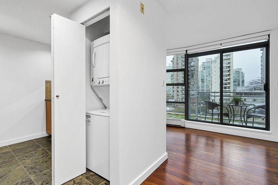 308 1688 Robson Street Vancouver, BC - 11