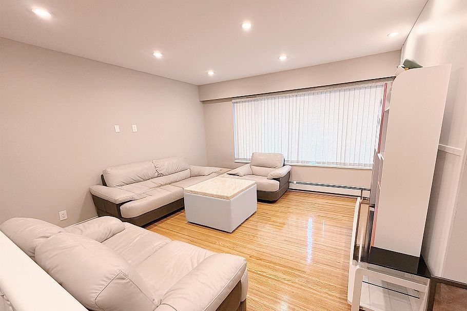 4882 Moss Street Vancouver, BC - 5