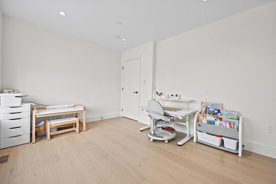 986 Renfrew Street Vancouver, BC - 17