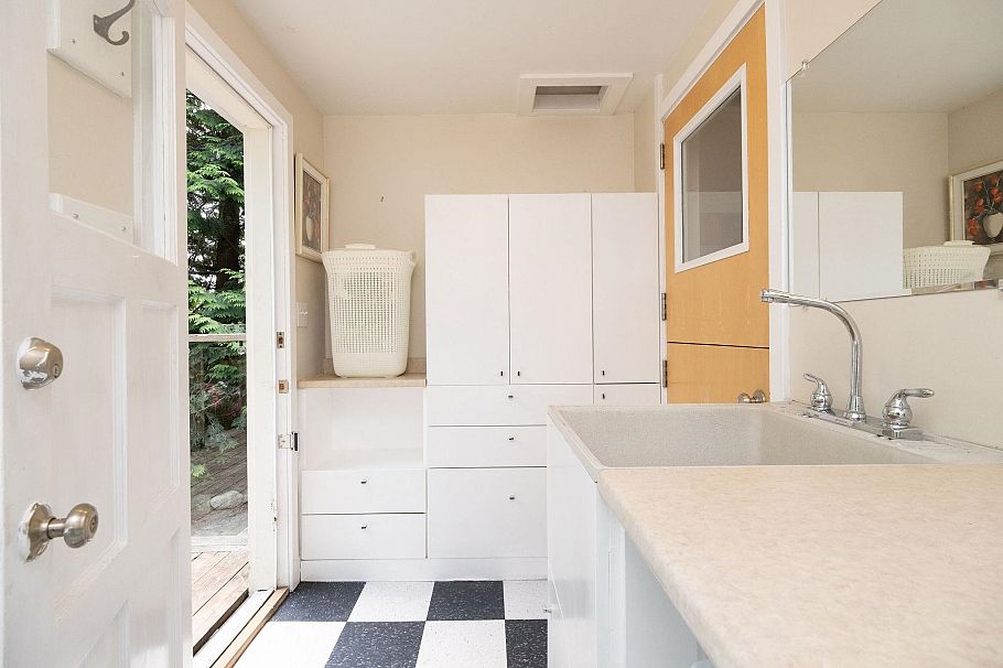 1075 Gladwin Drive North Vancouver, BC - 17