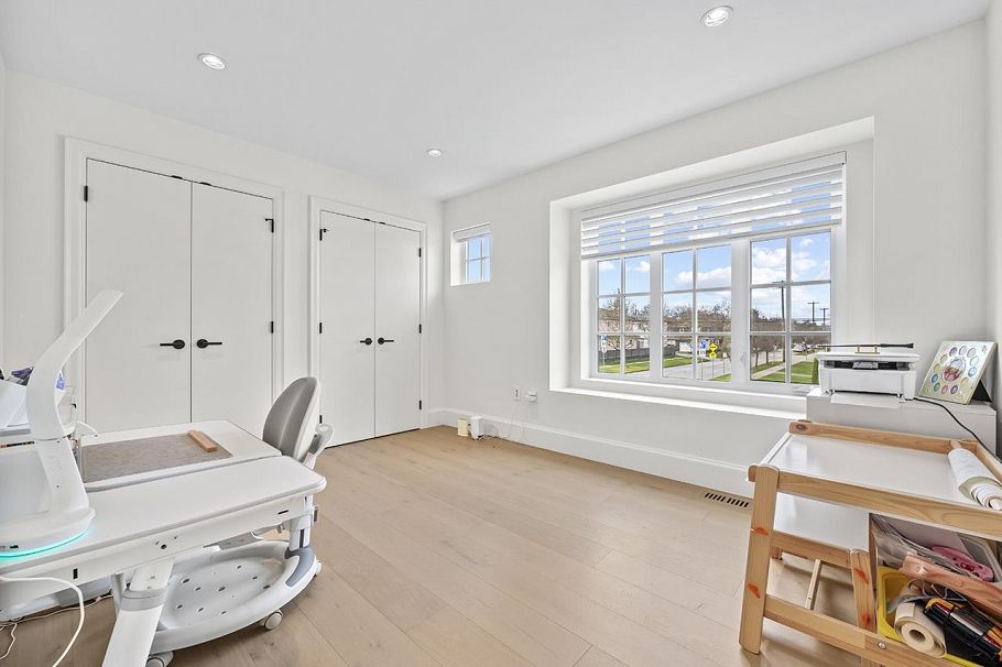 986 Renfrew Street Vancouver, BC - 16