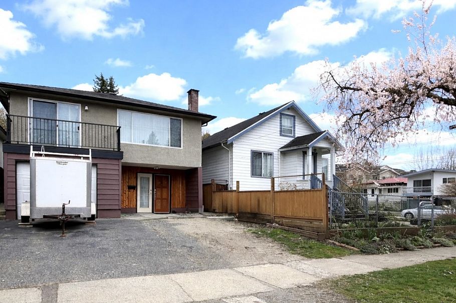 4882 Moss Street Vancouver, BC - 2