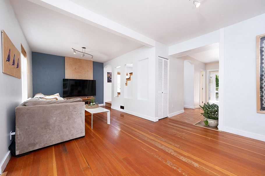 1075 Gladwin Drive North Vancouver, BC - 10