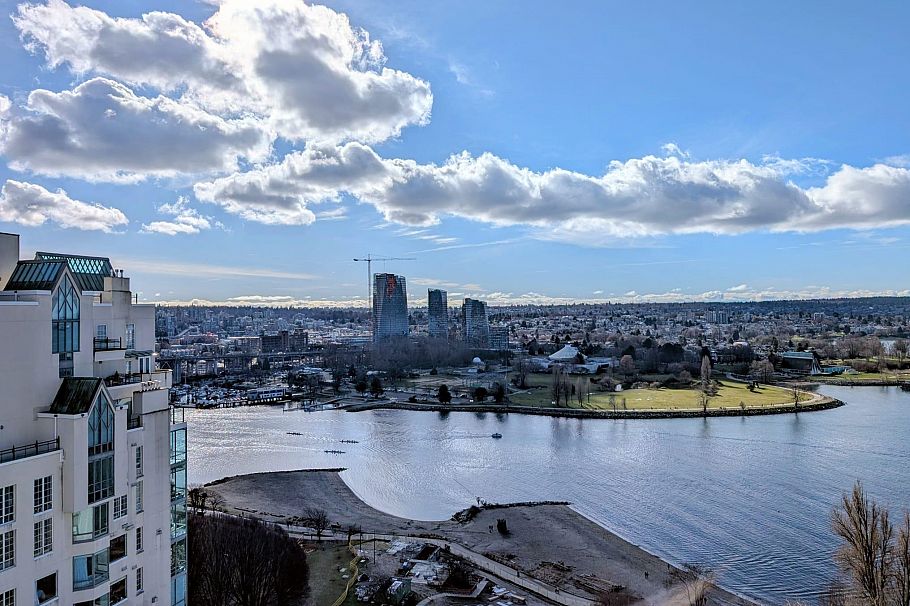 2106 1330 Harwood Vancouver, BC - 2