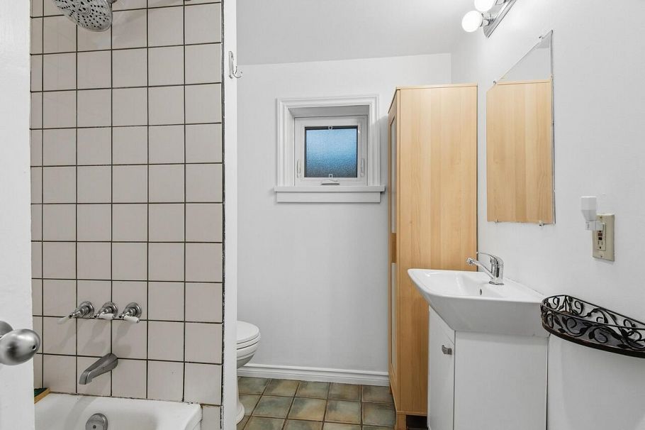 3039 Grant Street Vancouver, BC - 26