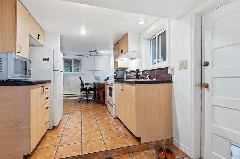 3039 Grant Street Vancouver, BC - 20