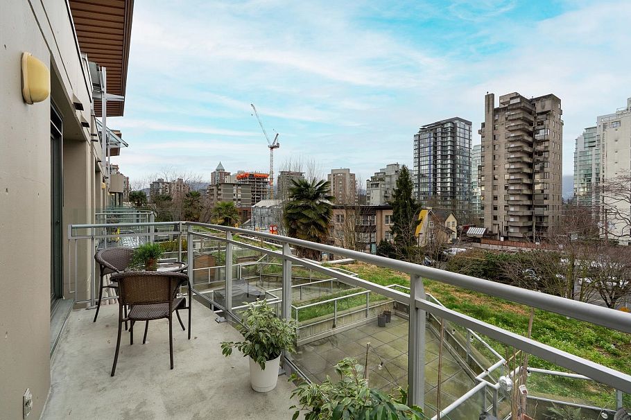 308 1688 Robson Street Vancouver, BC - 16