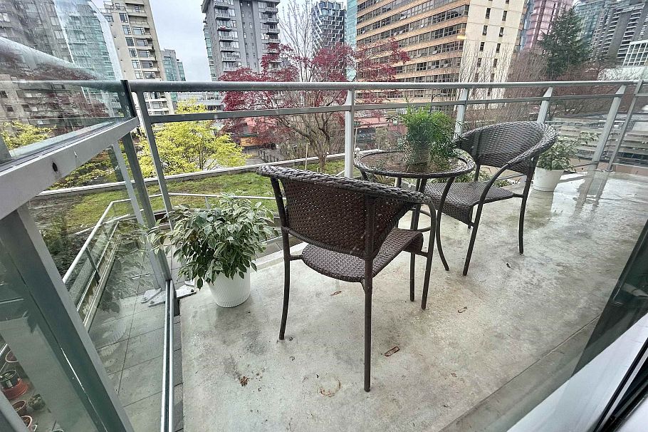 308 1688 Robson Street Vancouver, BC - 3
